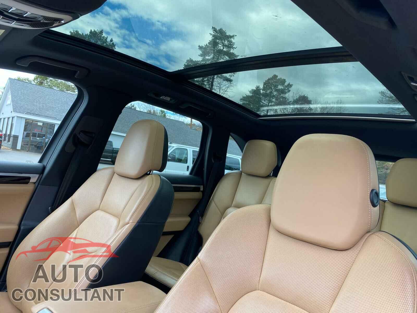 PORSCHE CAYENNE 2016 - WP1AA2A24GLA08686