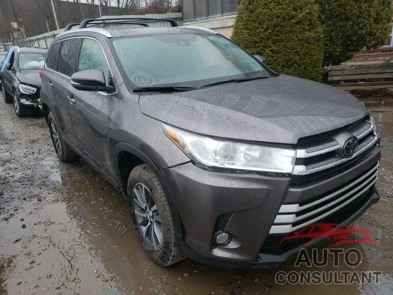 TOYOTA HIGHLANDER 2019 - 5TDKZRFH2KS557783