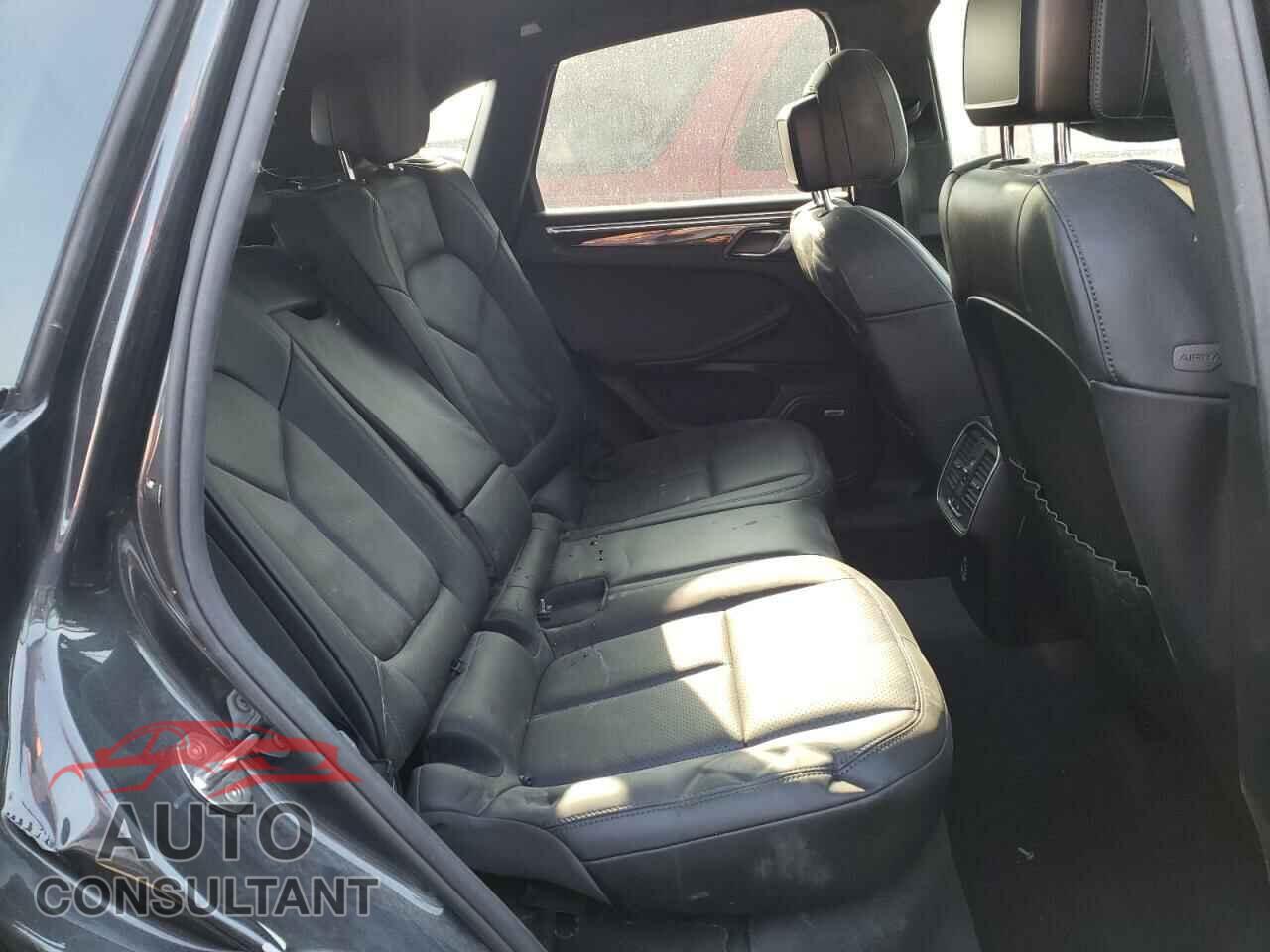 PORSCHE MACAN 2018 - WP1AA2A5XJLB15498