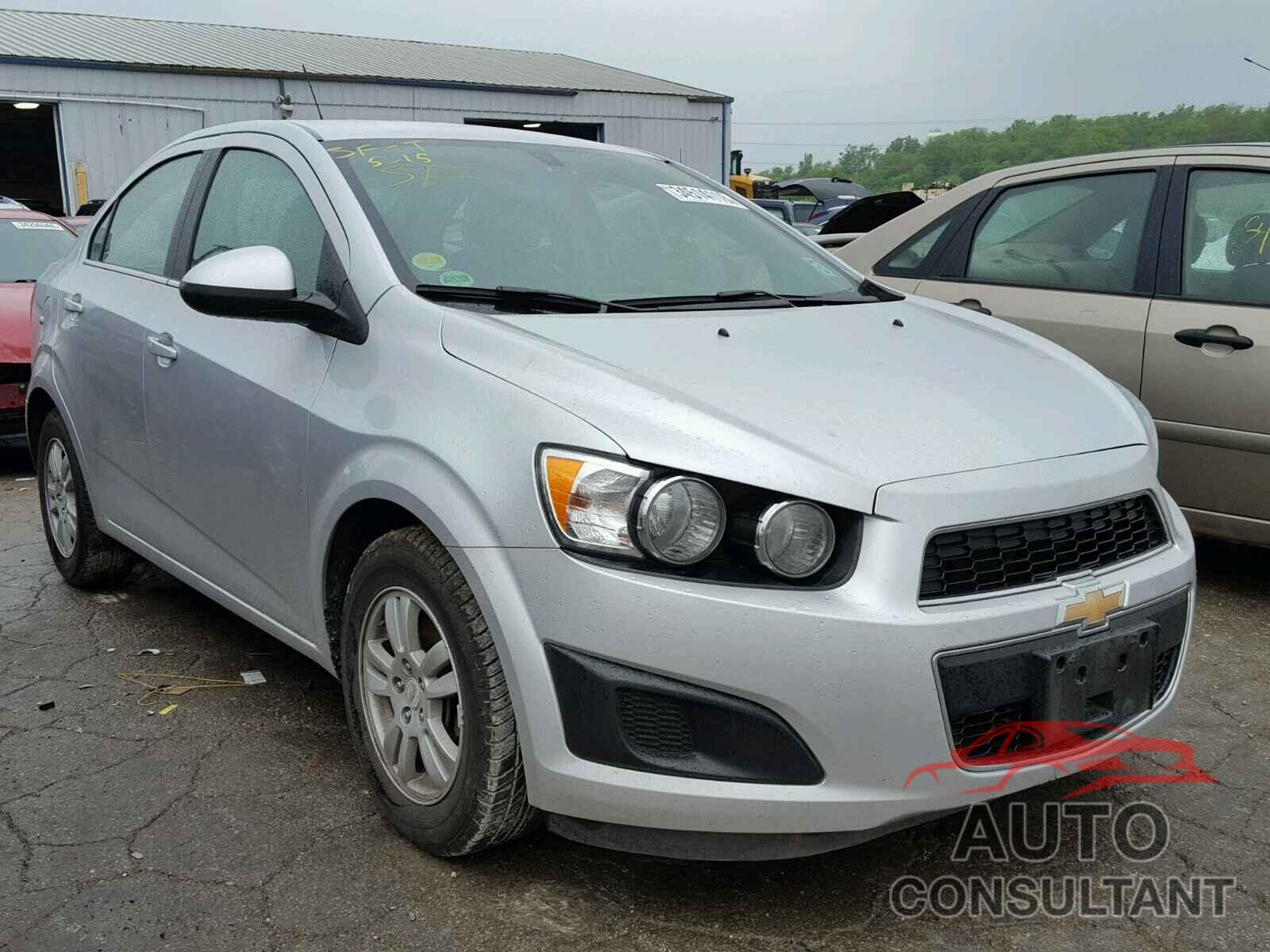 CHEVROLET SONIC 2015 - 1G1JC5SH5F4144150