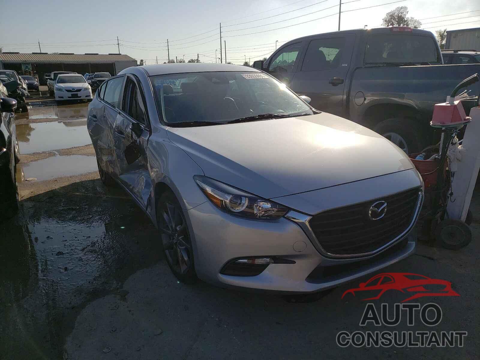 MAZDA 3 2018 - 3MZBN1V3XJM181722