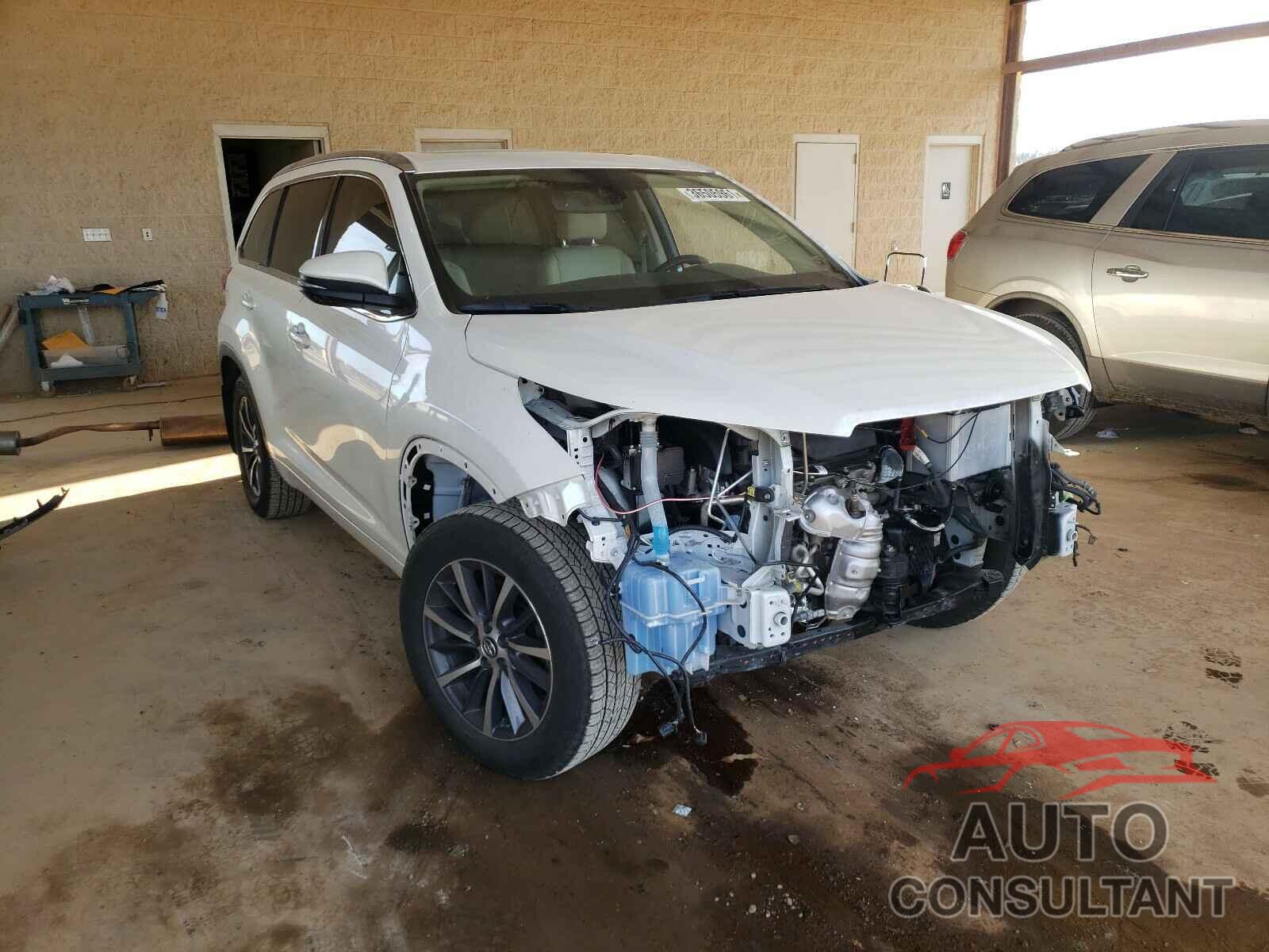 TOYOTA HIGHLANDER 2018 - 5TDJZRFH5JS827213