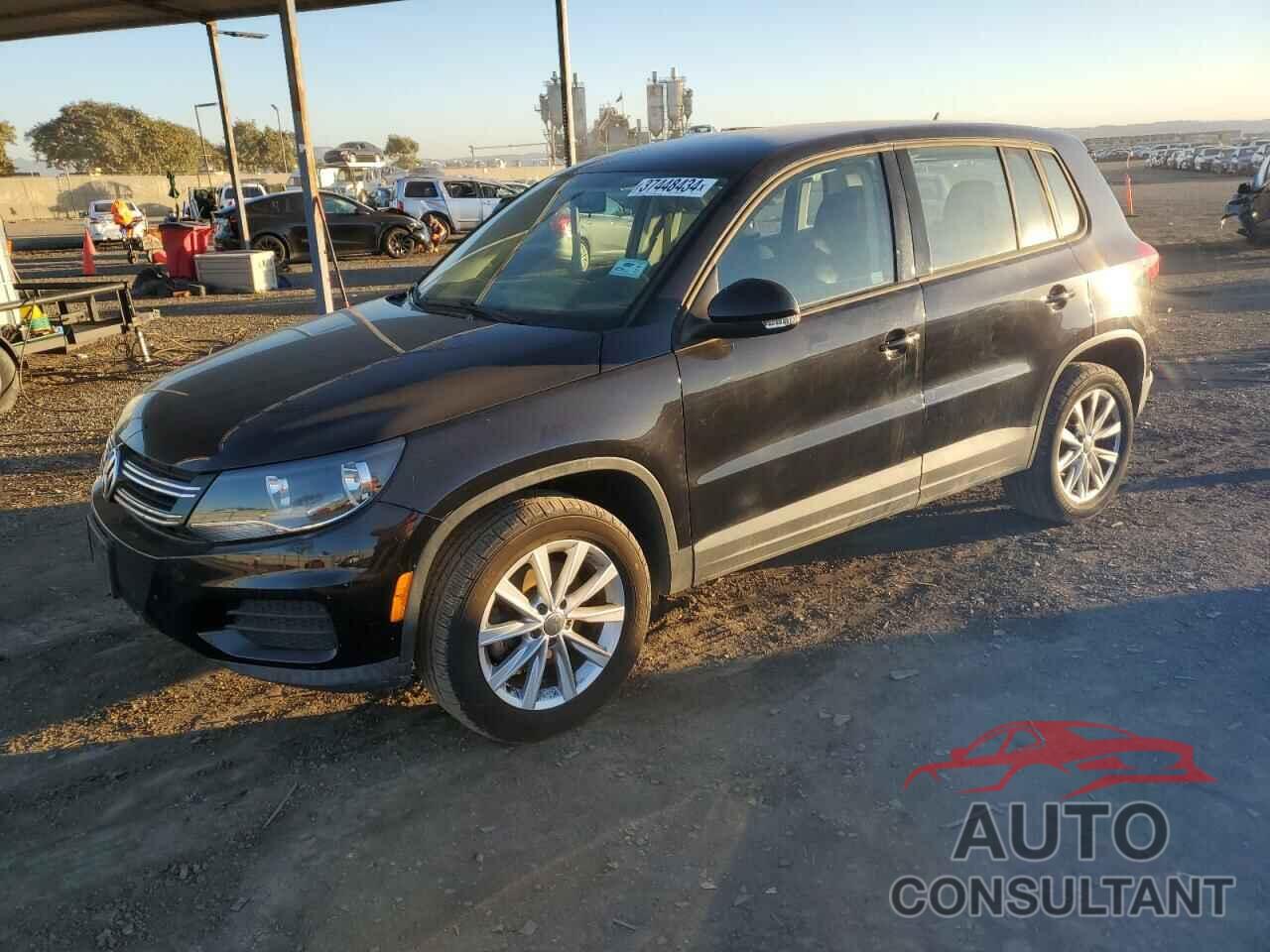 VOLKSWAGEN TIGUAN 2017 - WVGBV7AX1HK048195