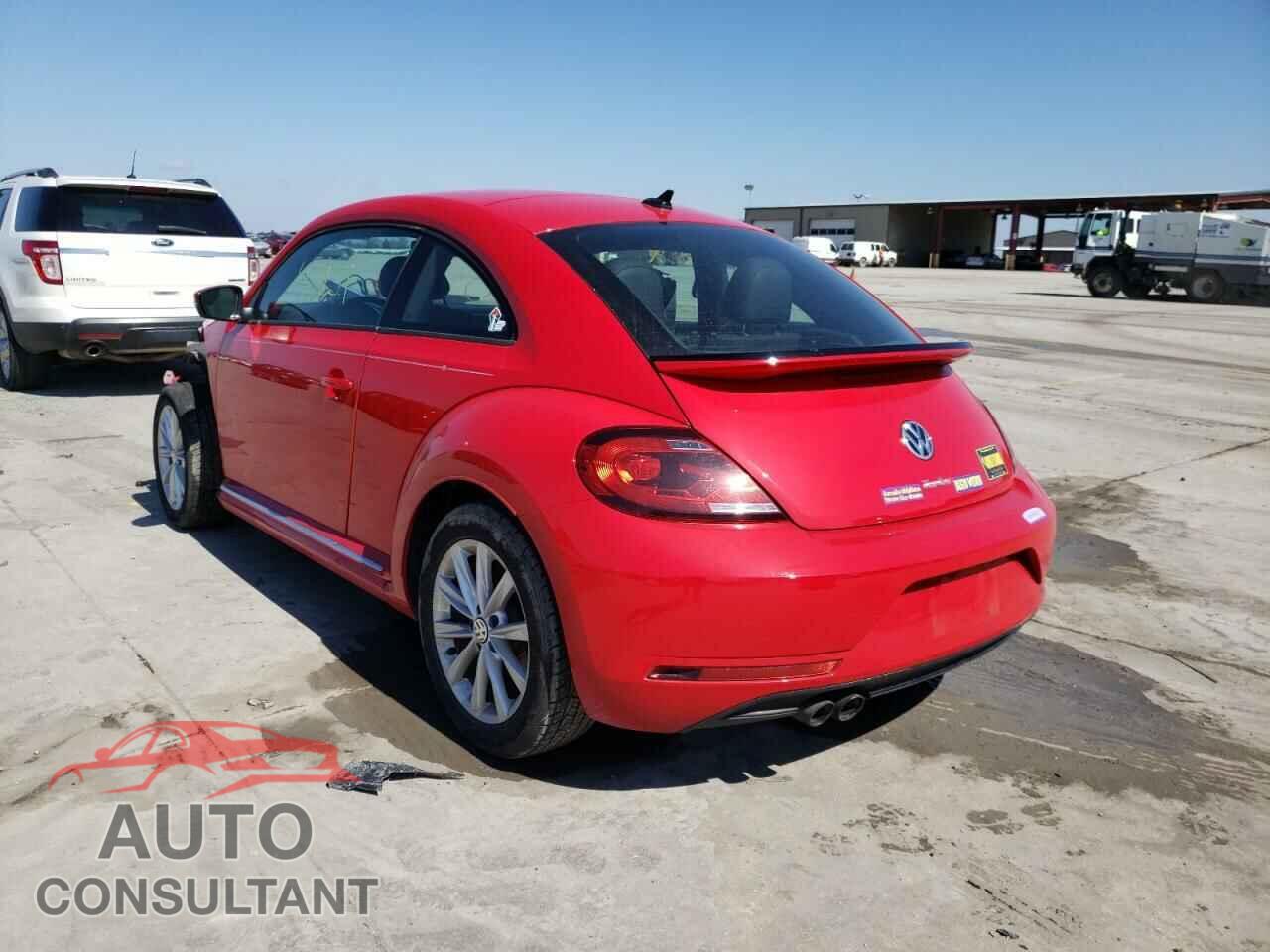 VOLKSWAGEN BEETLE 2018 - 3VWFD7AT3JM703149