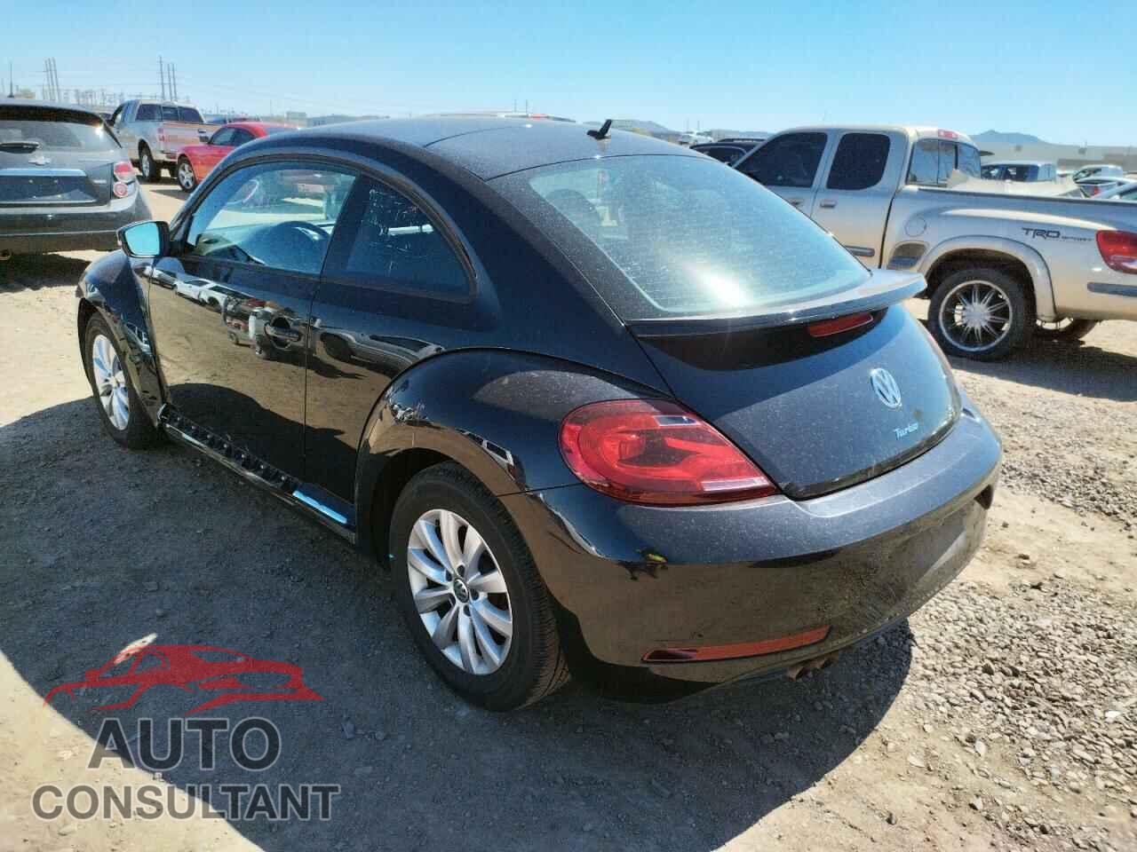 VOLKSWAGEN BEETLE 2019 - 3VWFD7AT7KM711496