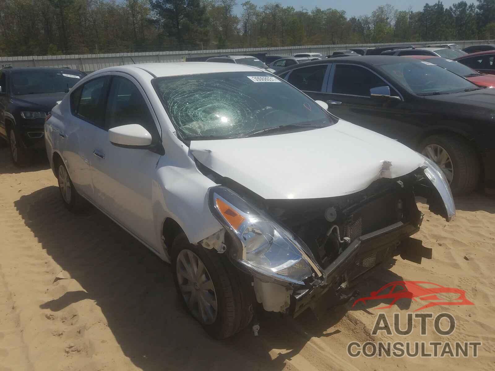 NISSAN VERSA 2018 - 3N1CN7AP8JK408200