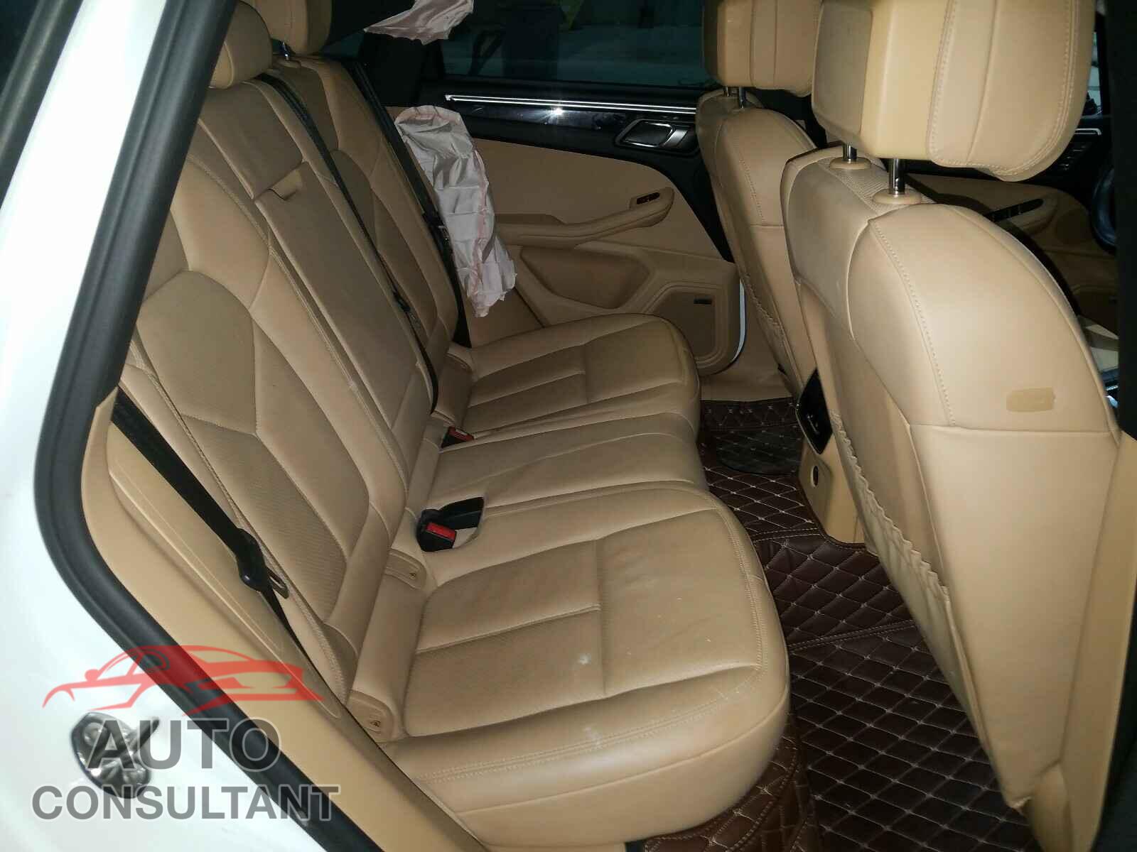 PORSCHE MACAN 2018 - WP1AA2A58JLB10686