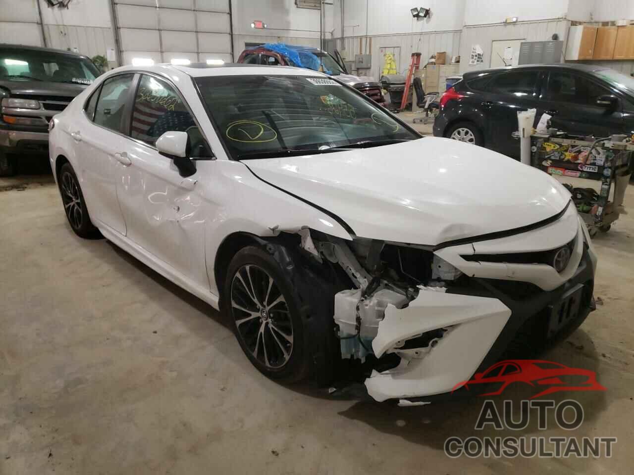 TOYOTA CAMRY 2018 - 4T1B11HK3JU136968