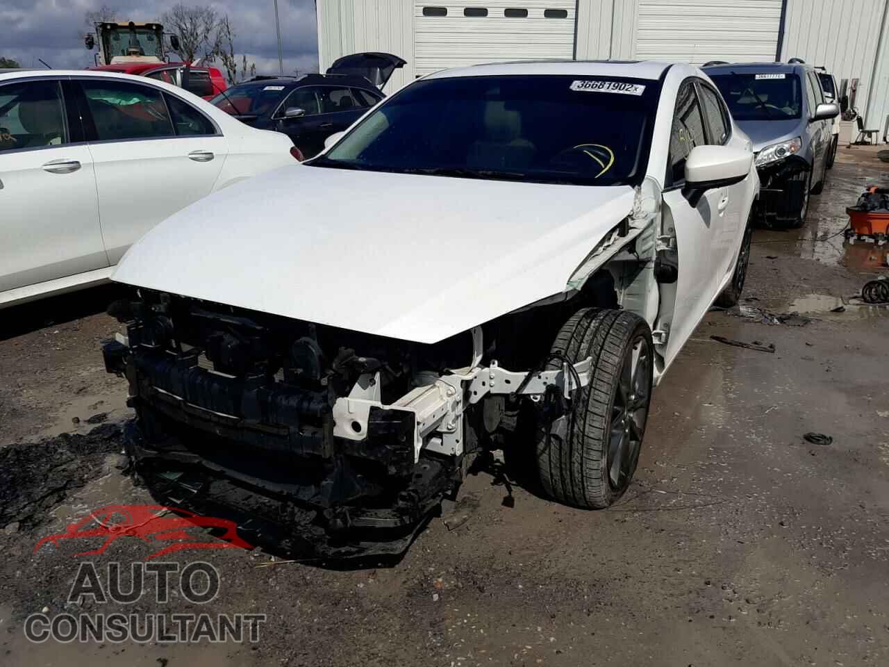 MAZDA 3 2018 - 3MZBN1W34JM201722