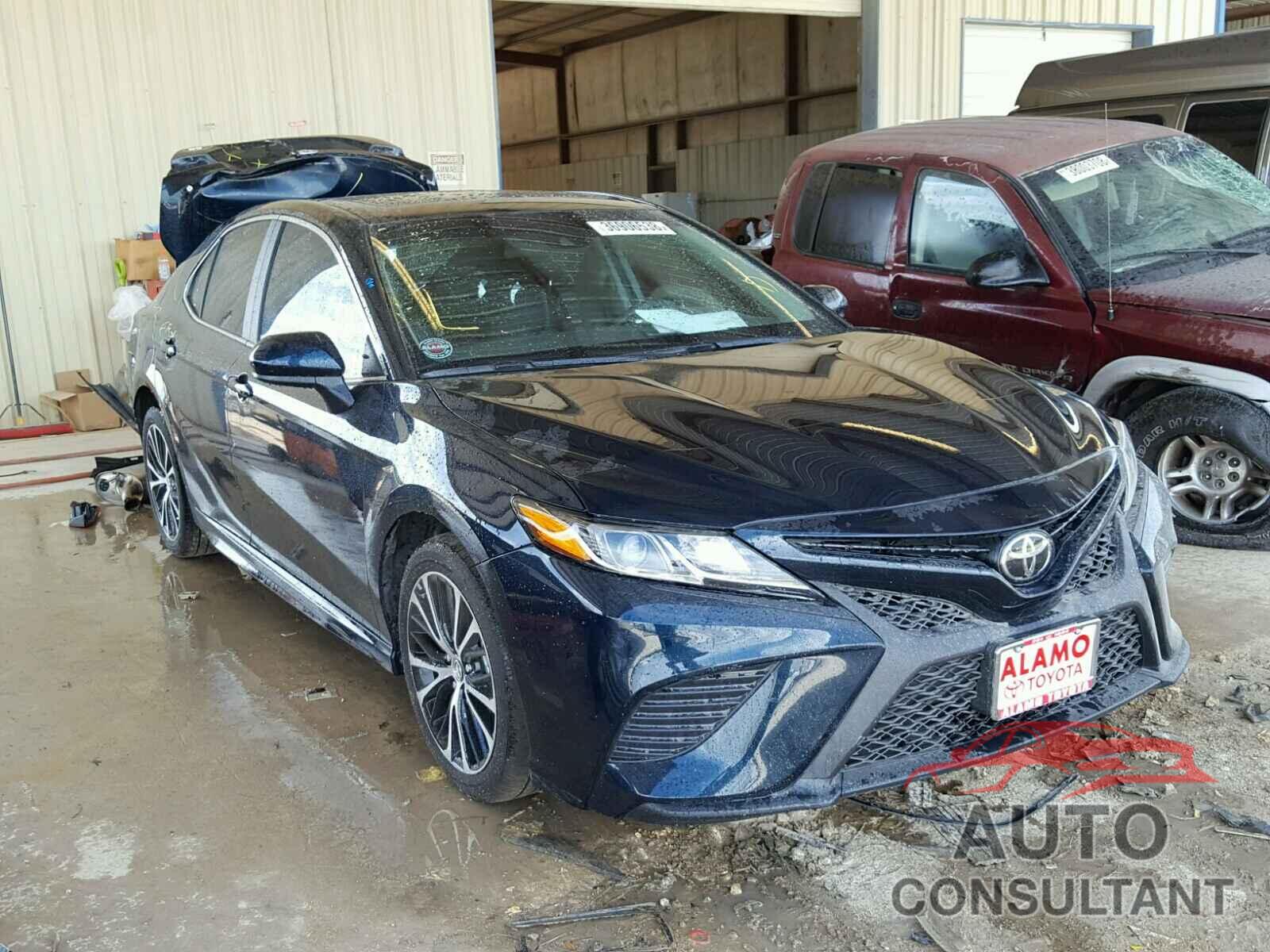 TOYOTA CAMRY 2018 - 4T1B11HK7JU608704