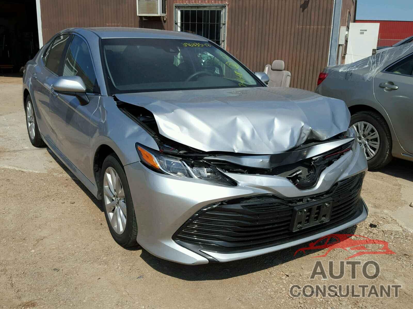 TOYOTA CAMRY 2018 - 4T1B11HK2JU501429