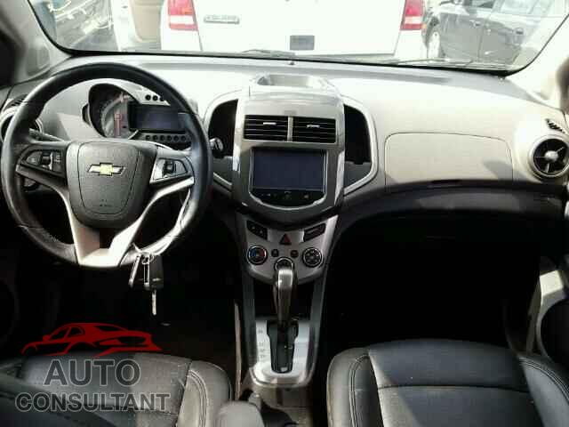 CHEVROLET SONIC 2015 - 1G1JE6SB1F4100464