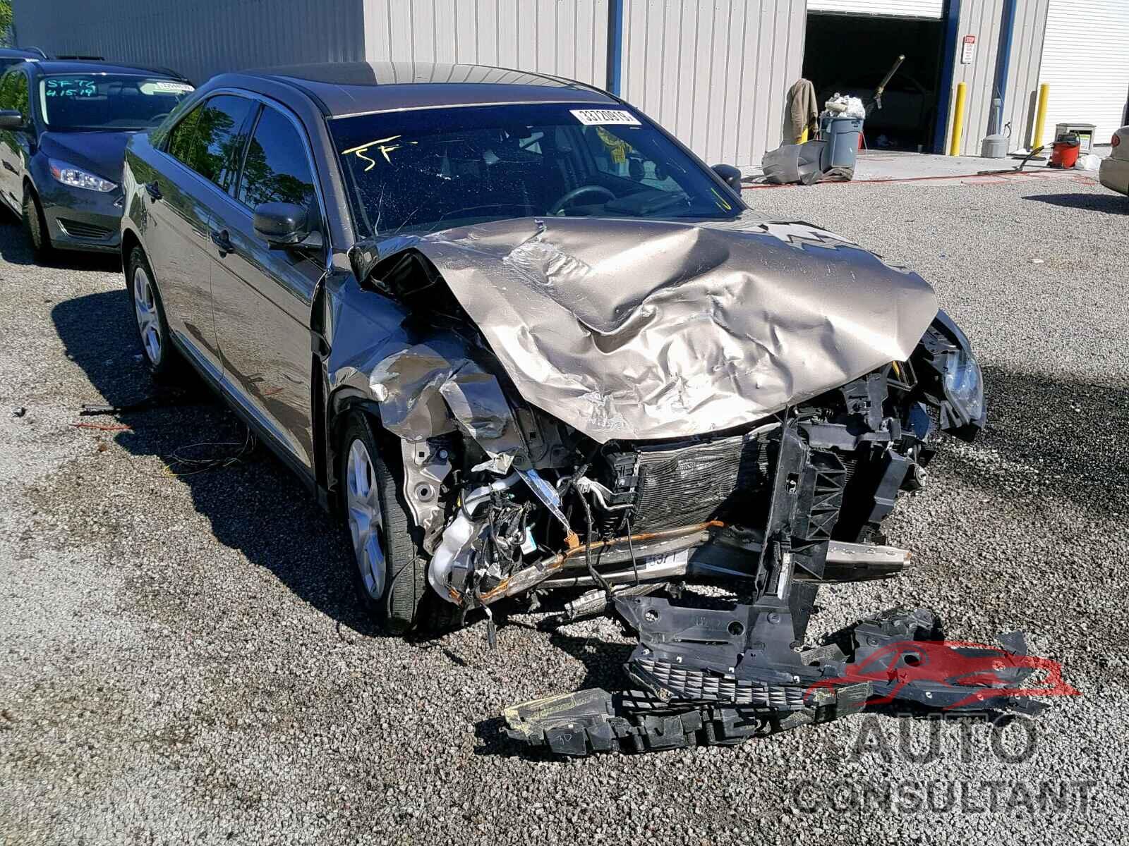 FORD TAURUS 2018 - 5N1AT2MT1LC716397