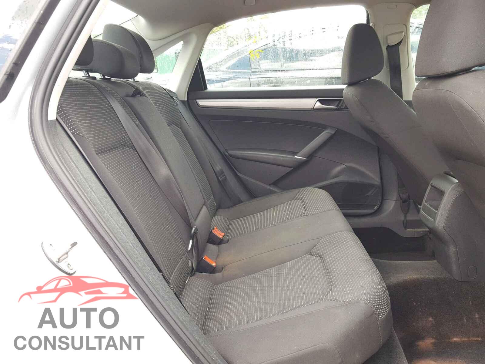 VOLKSWAGEN PASSAT 2016 - 1VWAT7A30GC022048