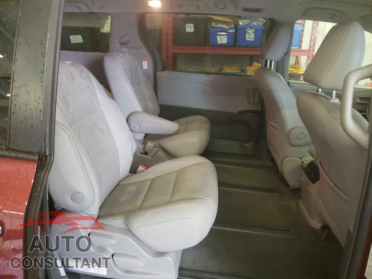 TOYOTA SIENNA 2018 - 5TDDZ3DC2JS188600