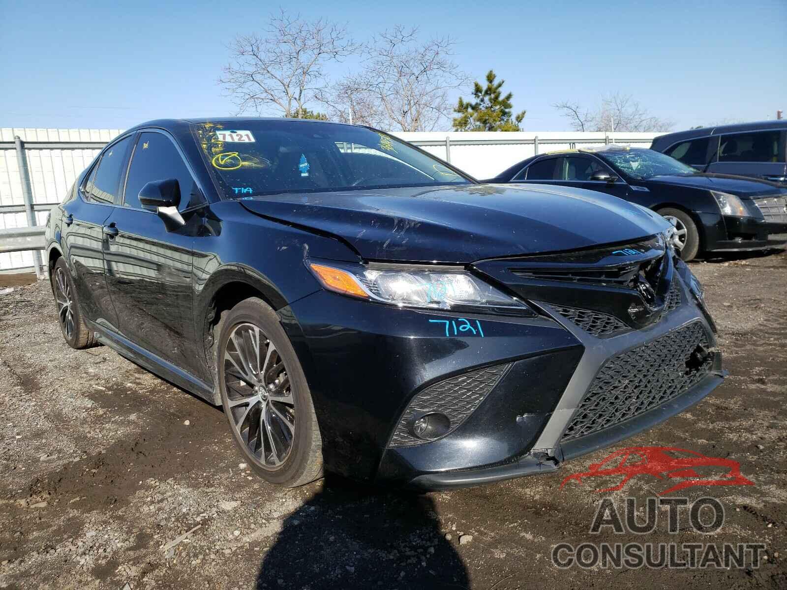 TOYOTA CAMRY 2018 - 4T1B11HK1JU556857