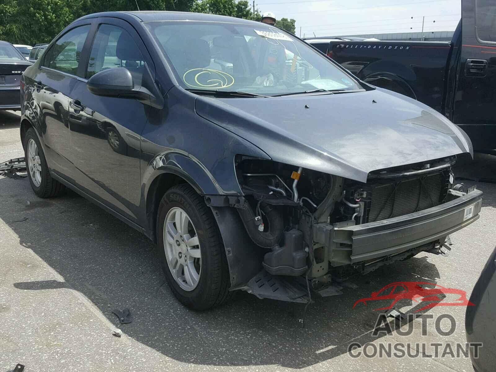 CHEVROLET SONIC 2015 - 1G1JC5SG0F4102329