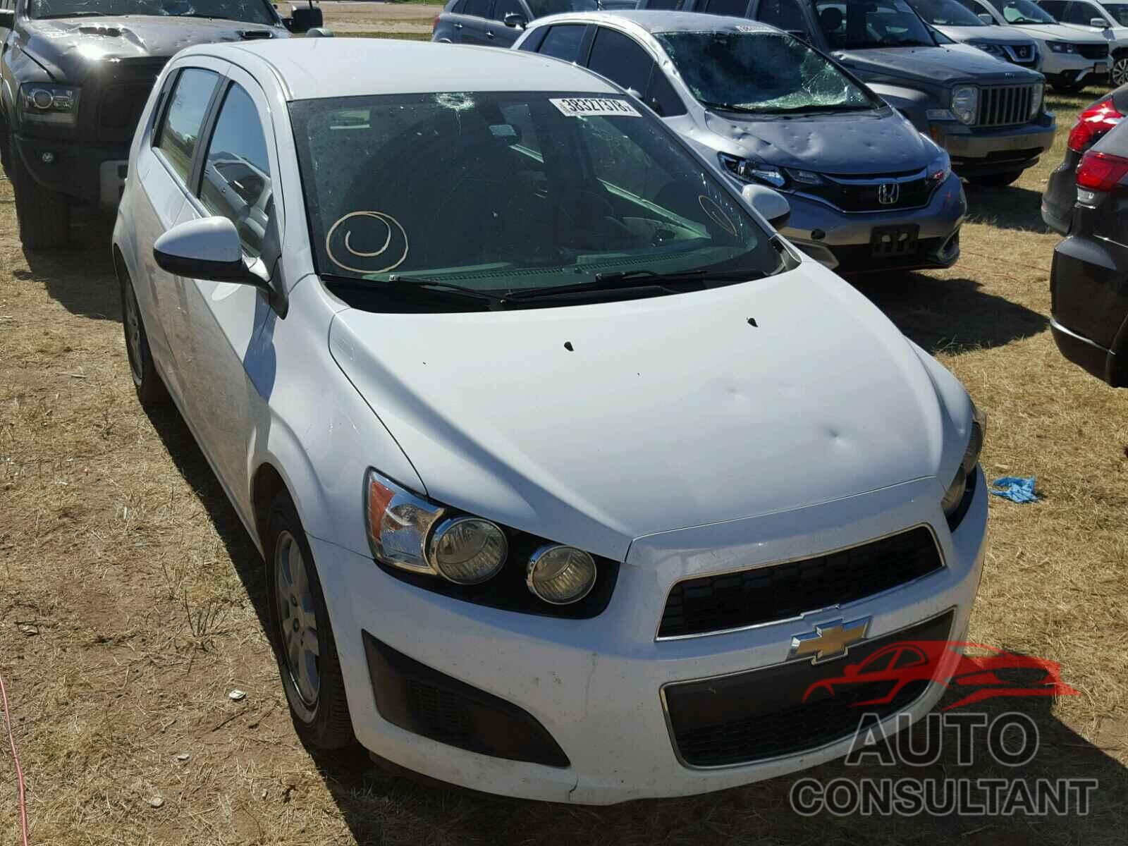 CHEVROLET SONIC 2015 - 1G1JC6SH5F4102969