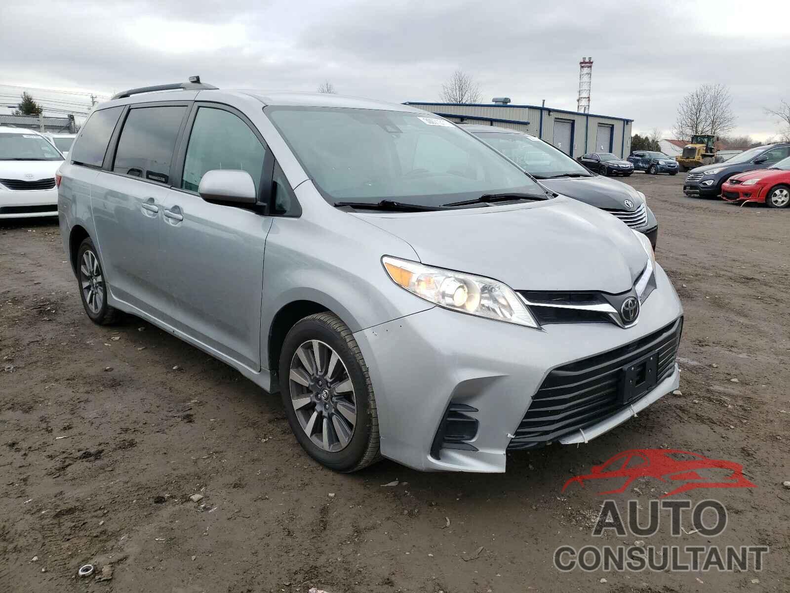 TOYOTA SIENNA 2018 - 5TDJZ3DC0JS198870