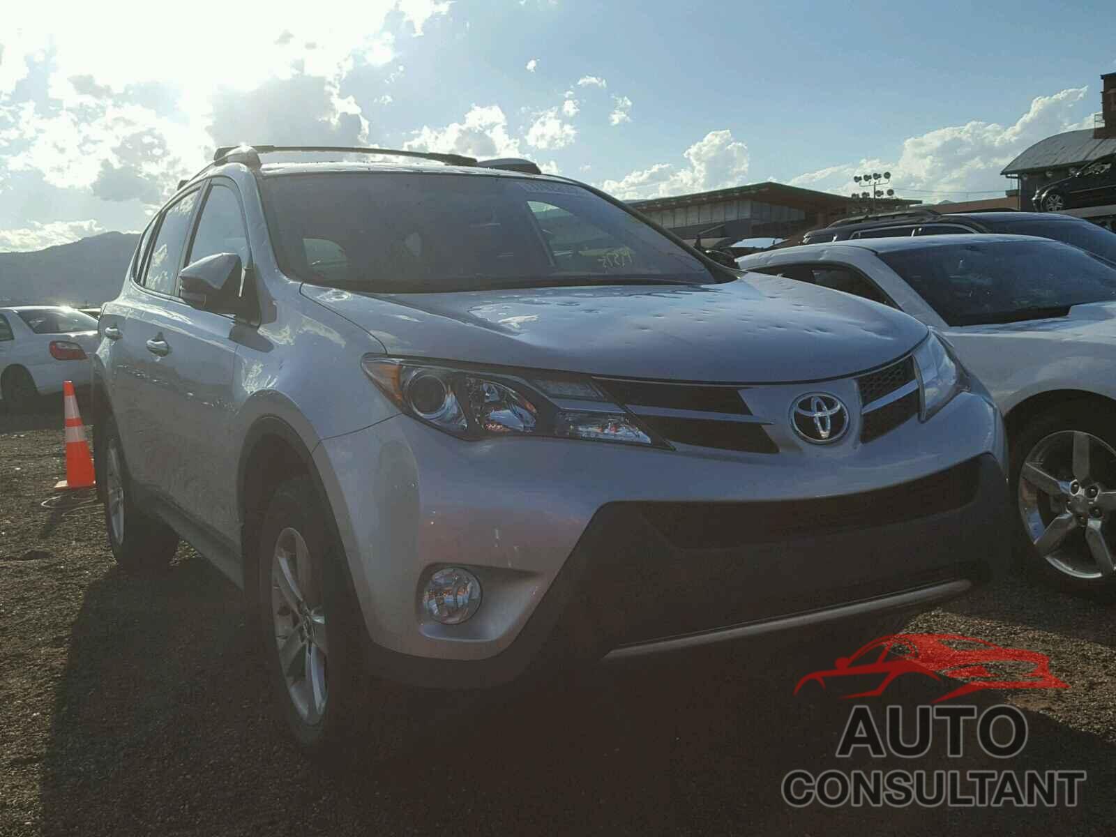 TOYOTA RAV4 XLE 2015 - JTMRFREV2FJ026357