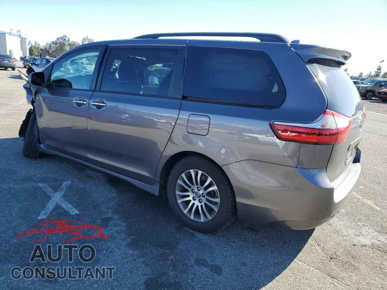 TOYOTA SIENNA 2018 - 5TDYZ3DC3JS921237