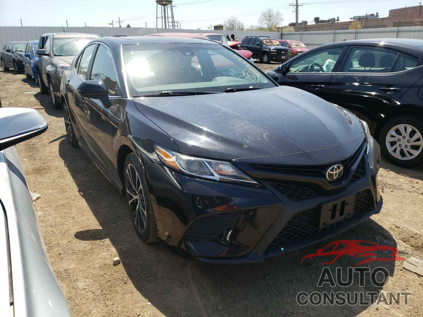 TOYOTA CAMRY 2018 - 4T1B11HK3JU641196