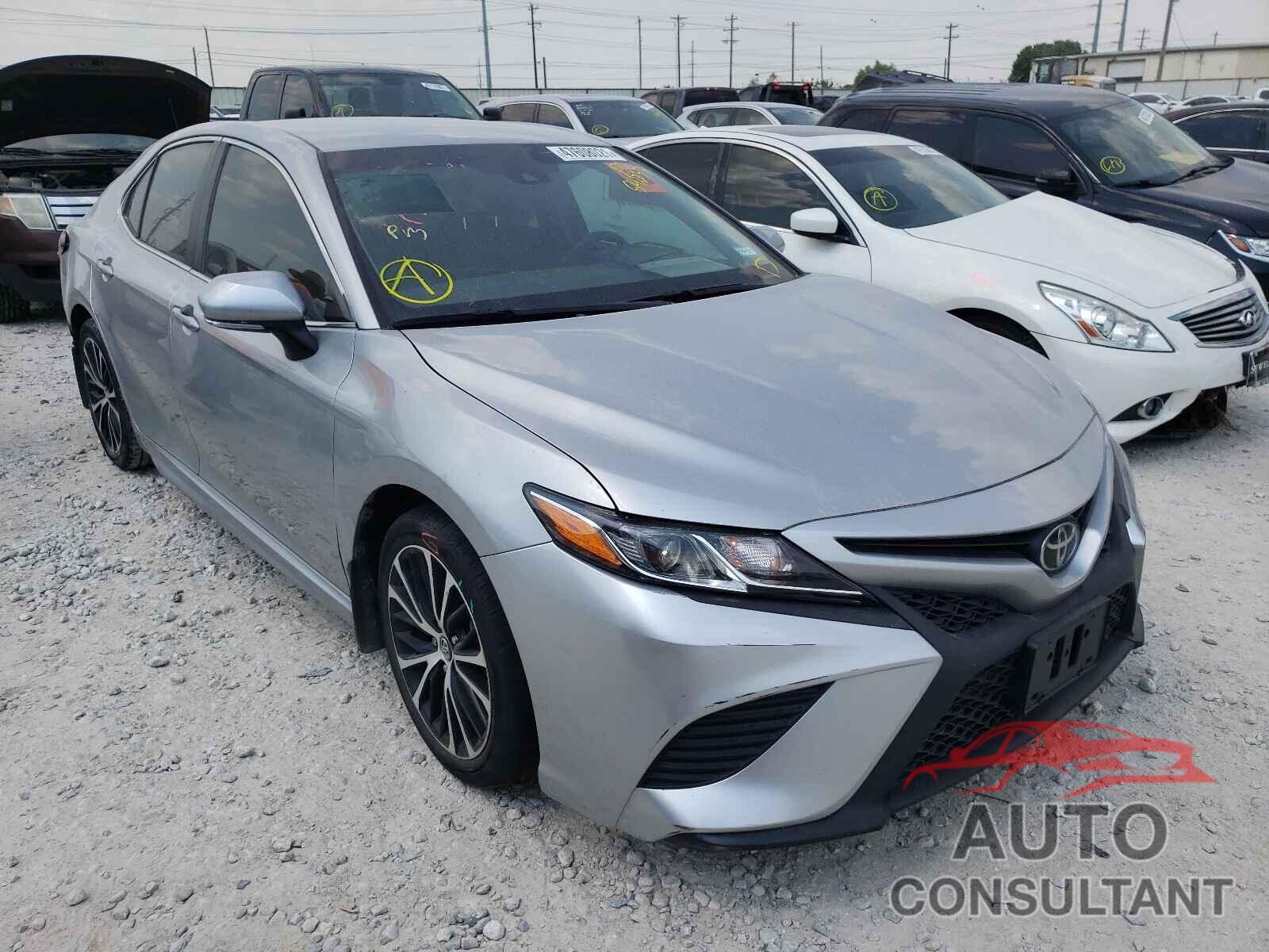 TOYOTA CAMRY 2018 - 4T1B11HK0JU542237