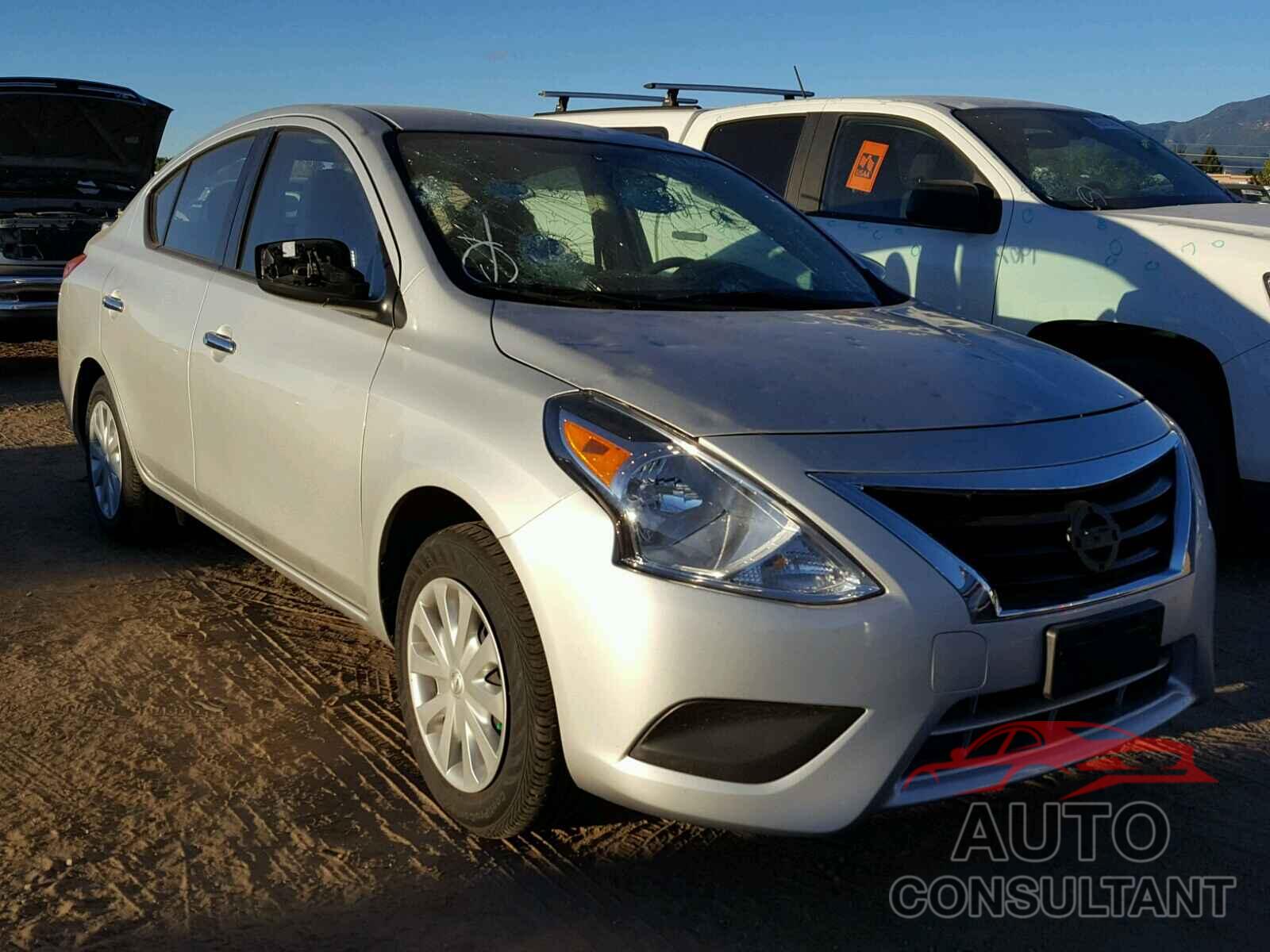 NISSAN VERSA 2018 - 3N1CN7AP1JL821568