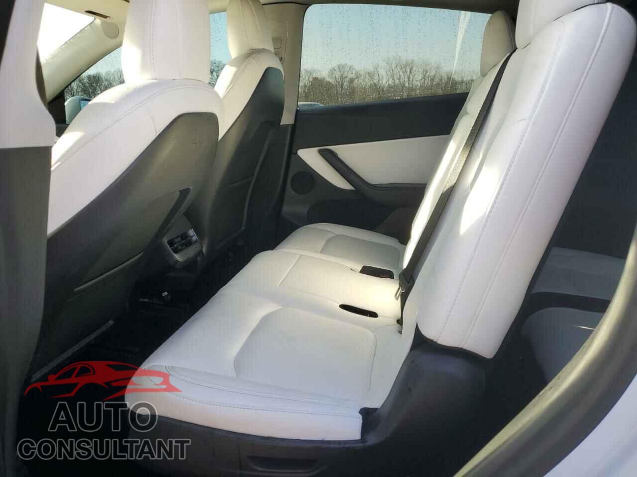 TESLA MODEL Y 2021 - 5YJYGAEE2MF301840
