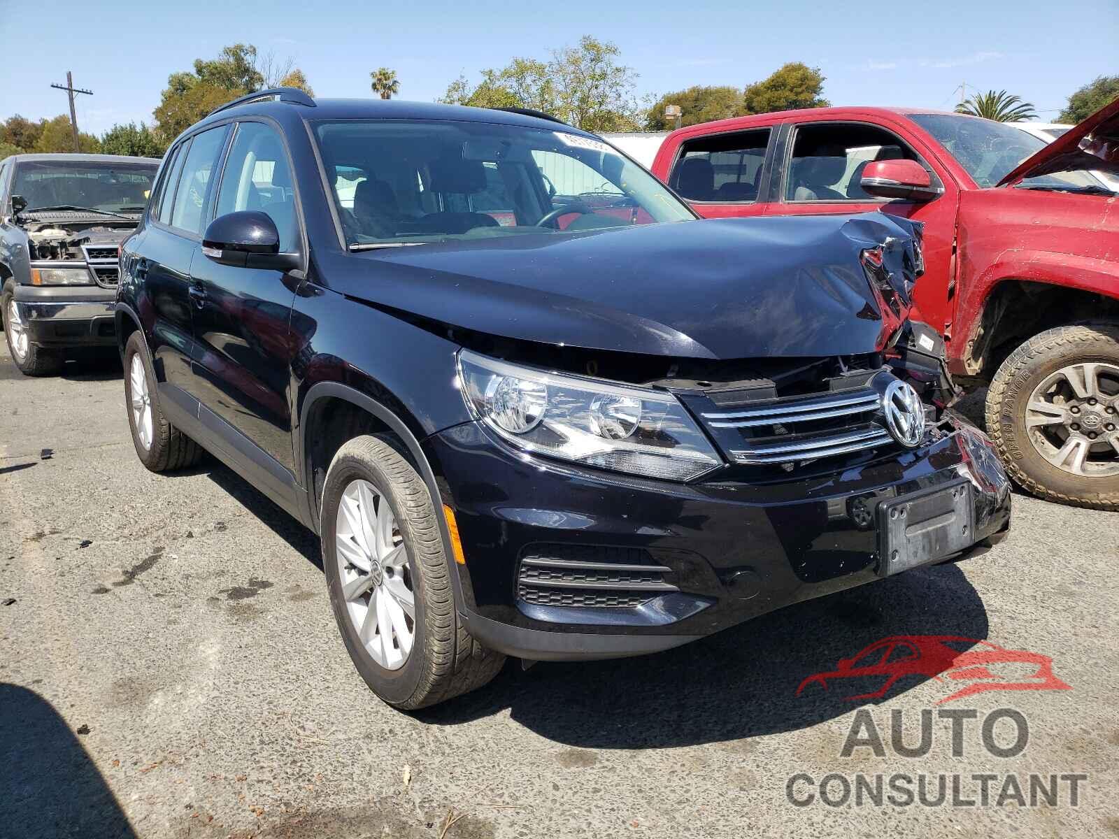 VOLKSWAGEN TIGUAN 2017 - WVGAV7AX4HK046002