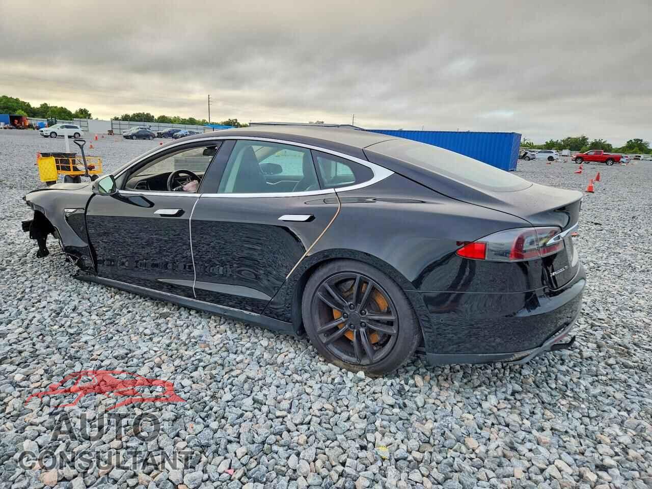 TESLA MODEL S 2015 - 5YJSA1E12FF115822