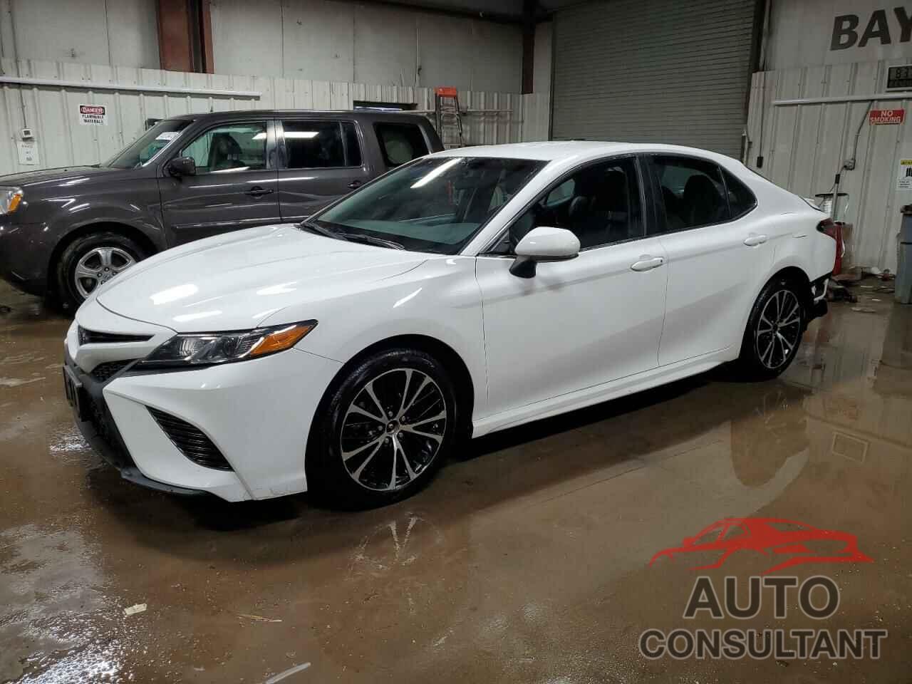 TOYOTA CAMRY 2018 - 4T1B11HK7JU590219