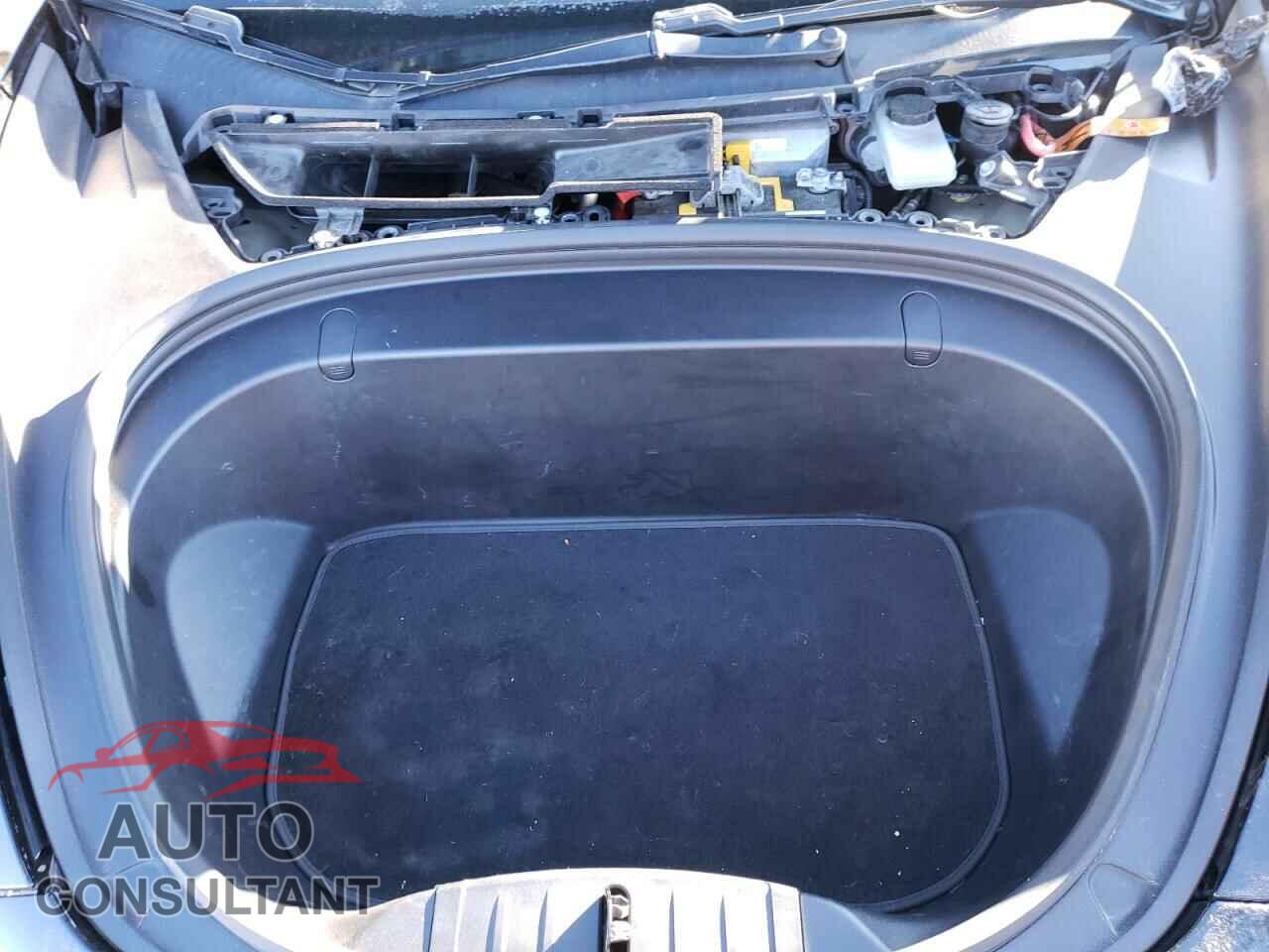 TESLA MODEL 3 2018 - 5YJ3E1EA5JF049090