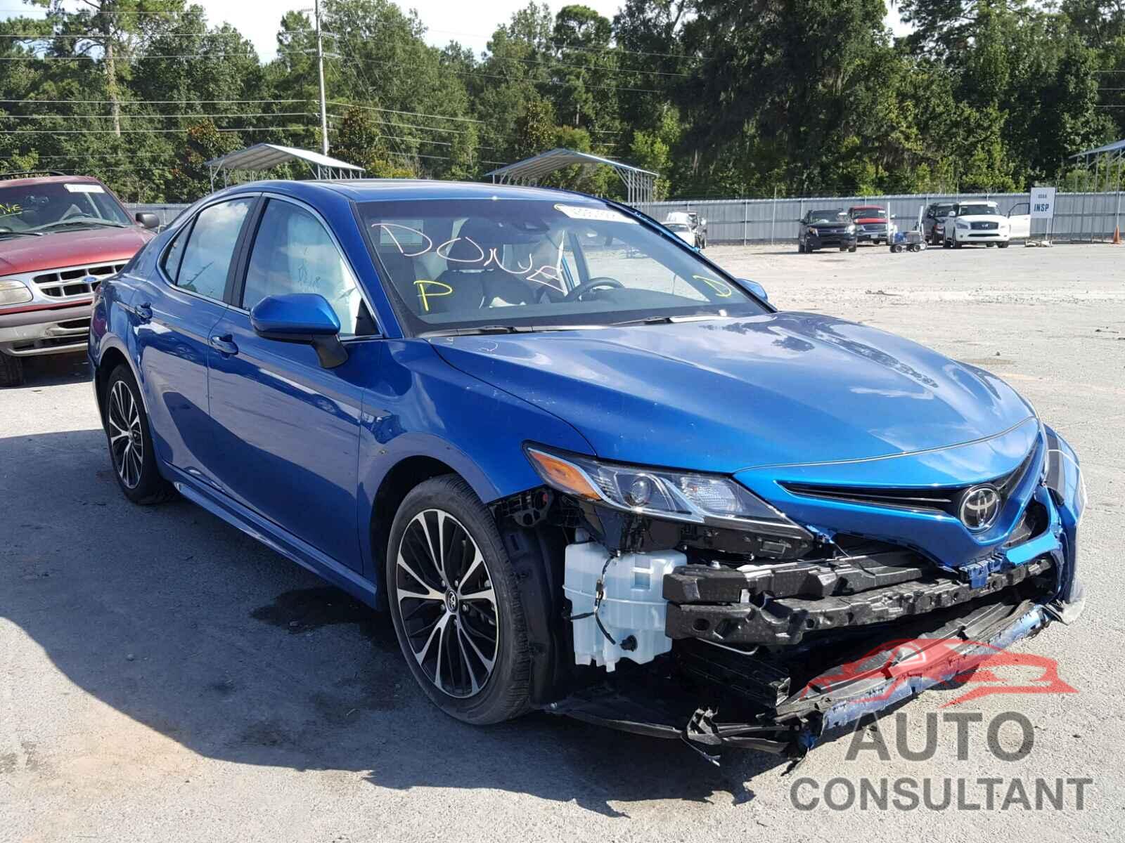 TOYOTA CAMRY 2018 - 4T1B11HK7JU008586