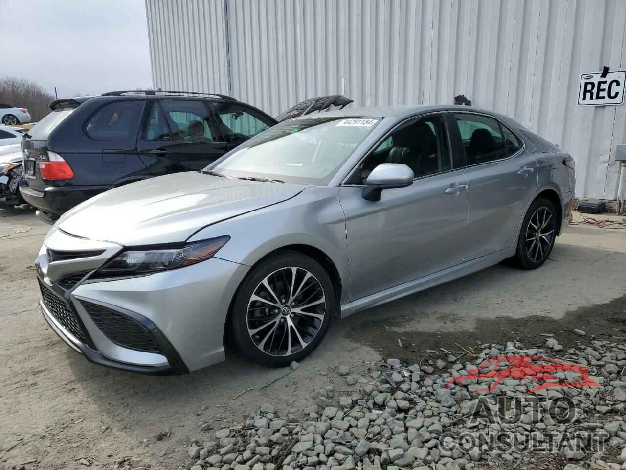 TOYOTA CAMRY 2022 - 4T1G11AK4NU700231