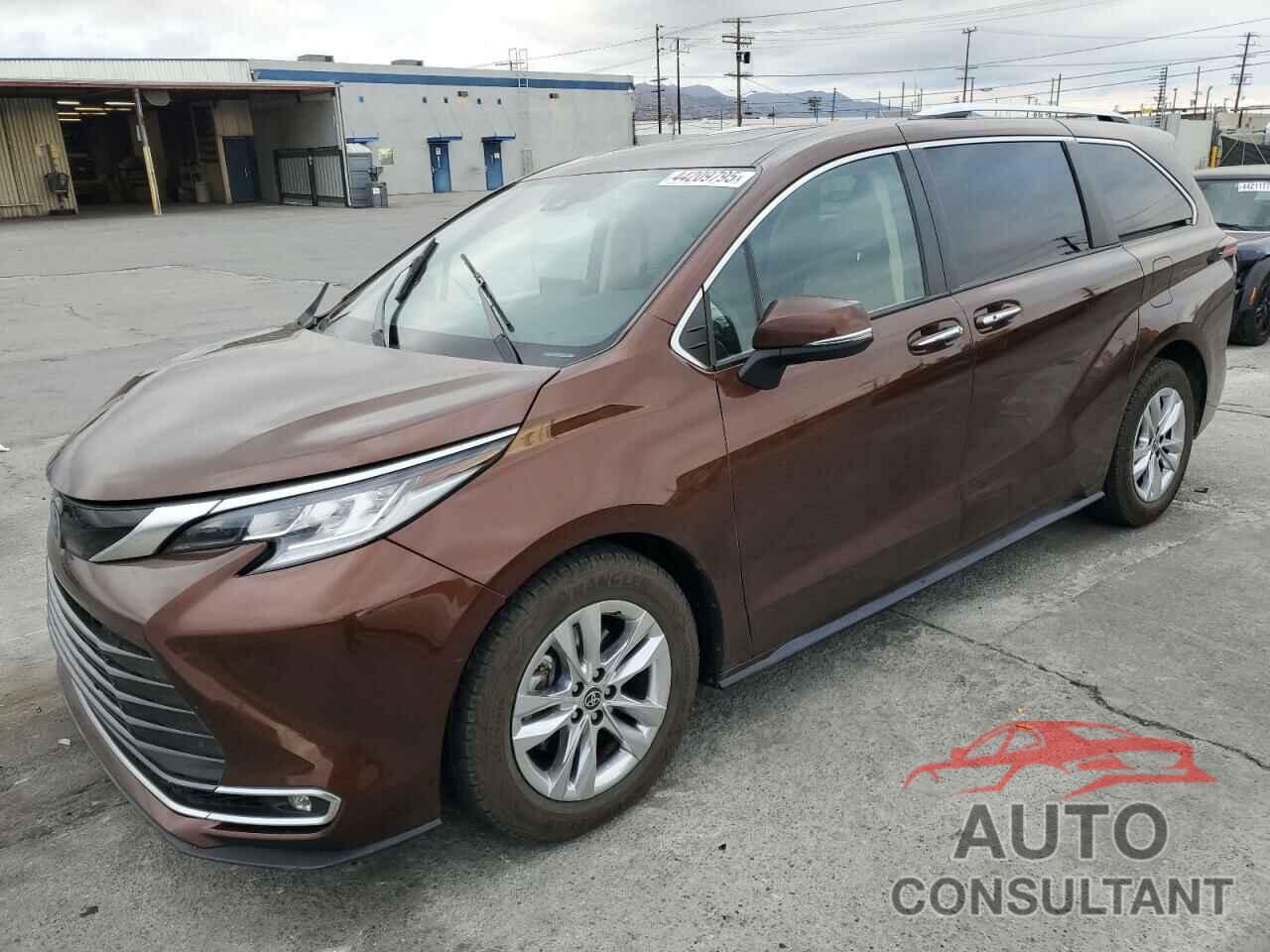 TOYOTA SIENNA 2022 - 5TDZSKFC6NS047360