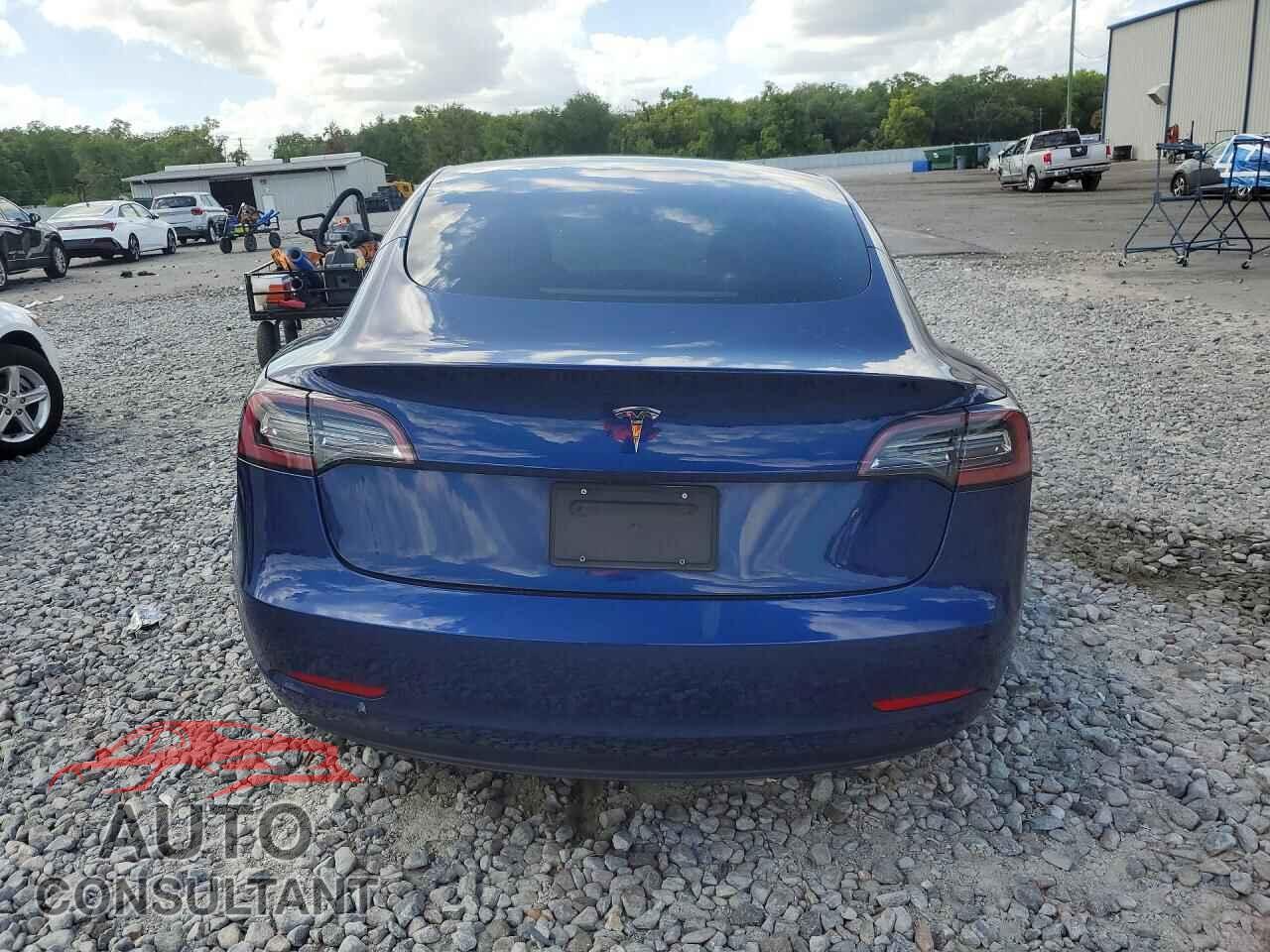 TESLA MODEL 3 2021 - 5YJ3E1EA4MF919352