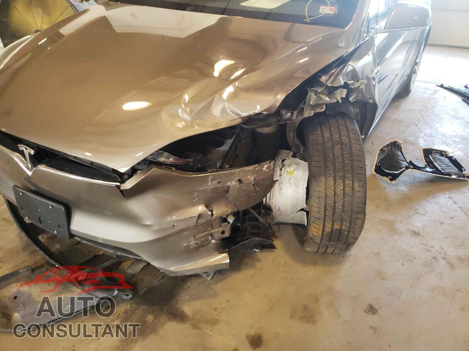 TESLA MODEL X 2016 - 5YJXCBE26GF010703