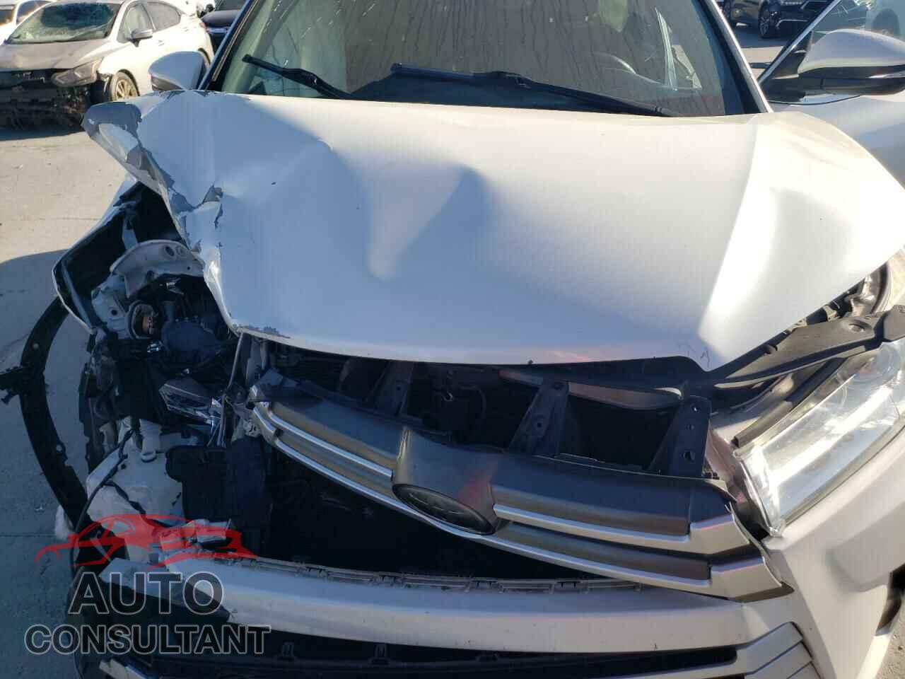 TOYOTA HIGHLANDER 2017 - 5TDZZRFH0HS215563