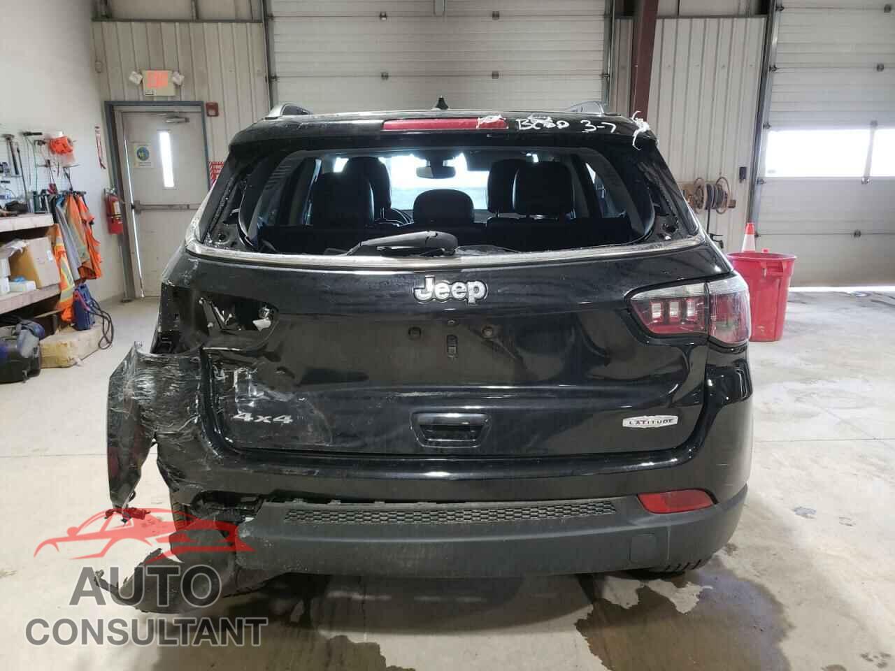 JEEP COMPASS 2018 - 3C4NJDBB3JT142517