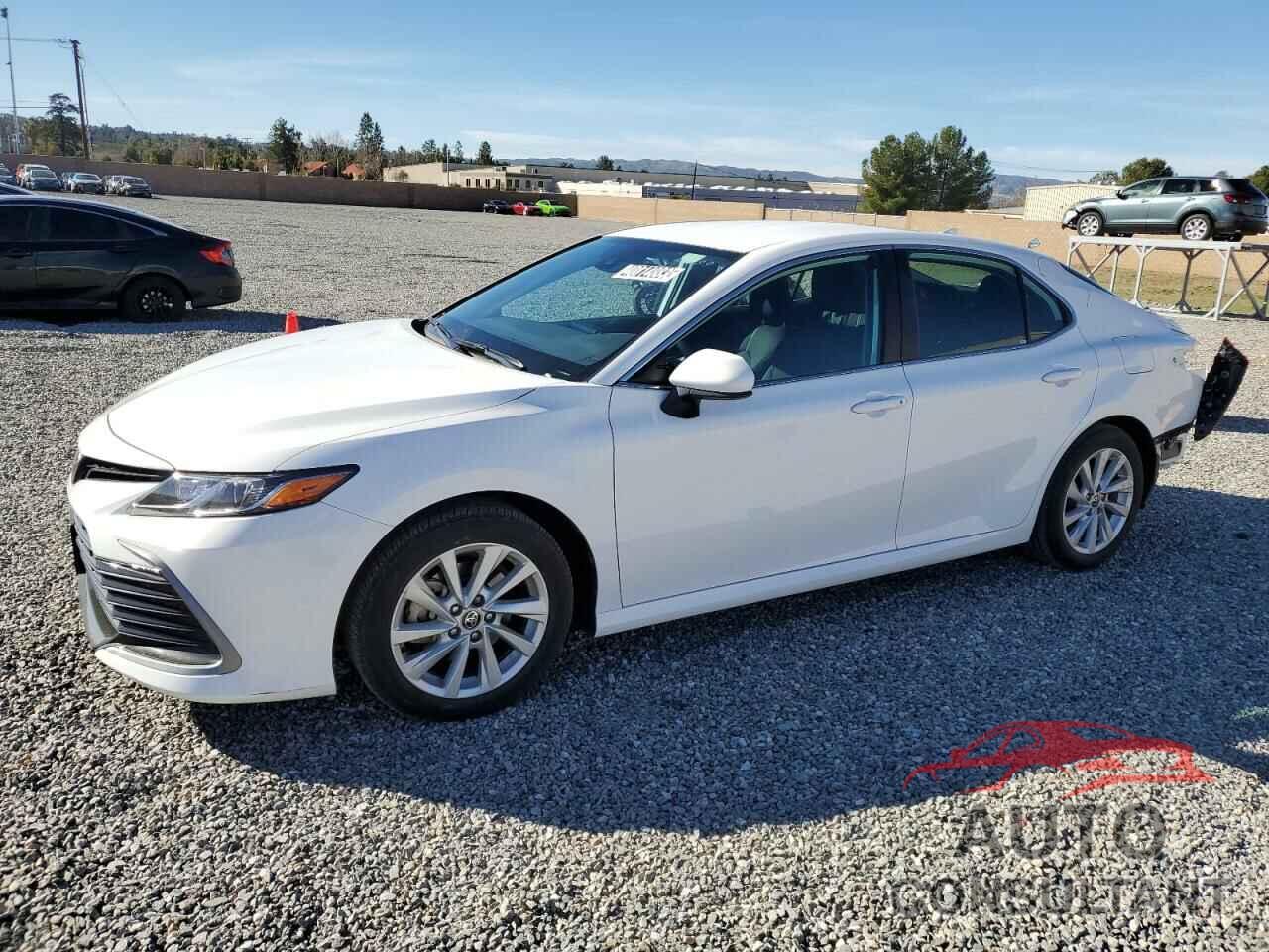 TOYOTA CAMRY 2022 - 4T1C11AK0NU667243