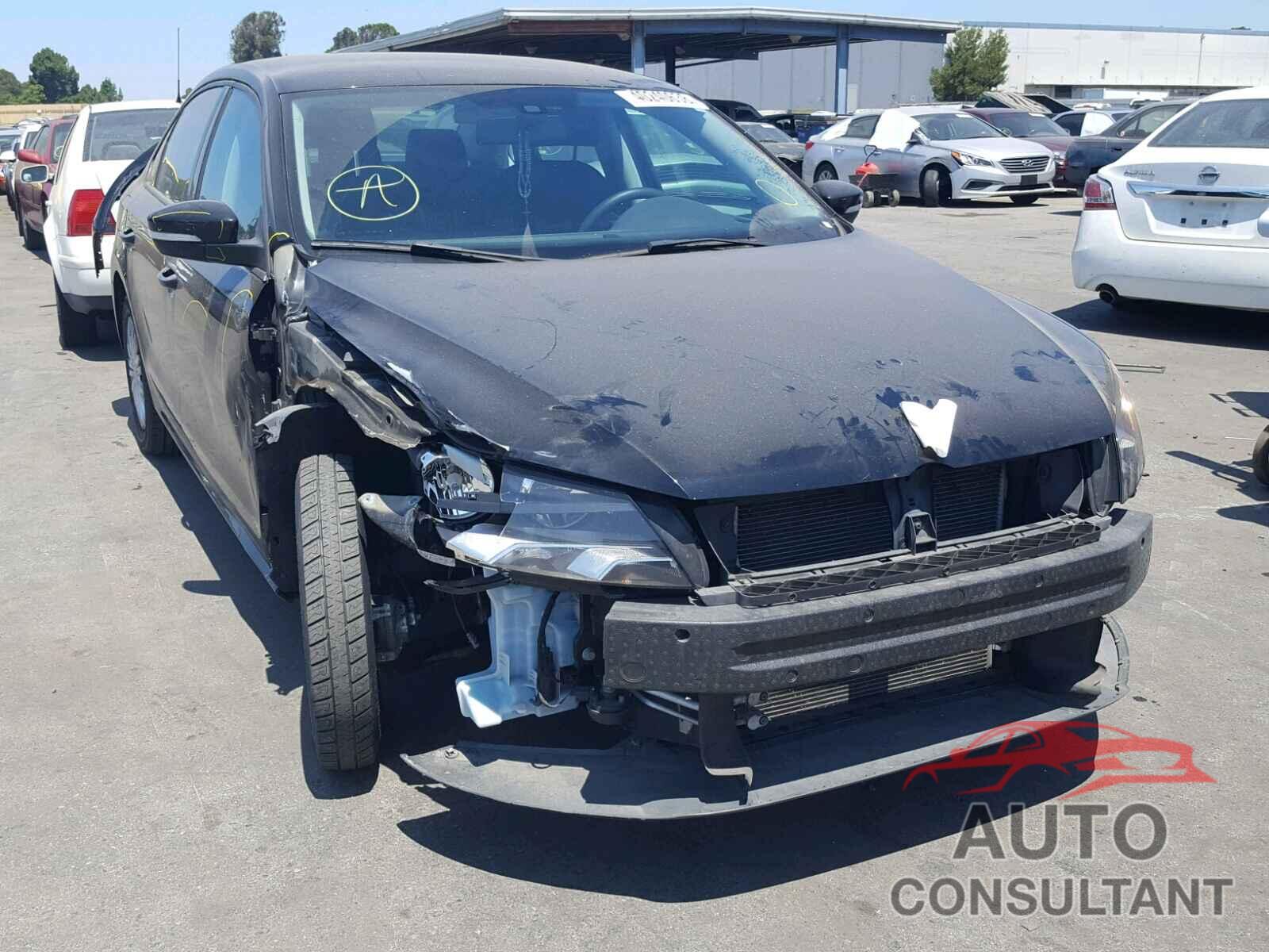 VOLKSWAGEN PASSAT 2015 - 1VWAT7A34FC052927