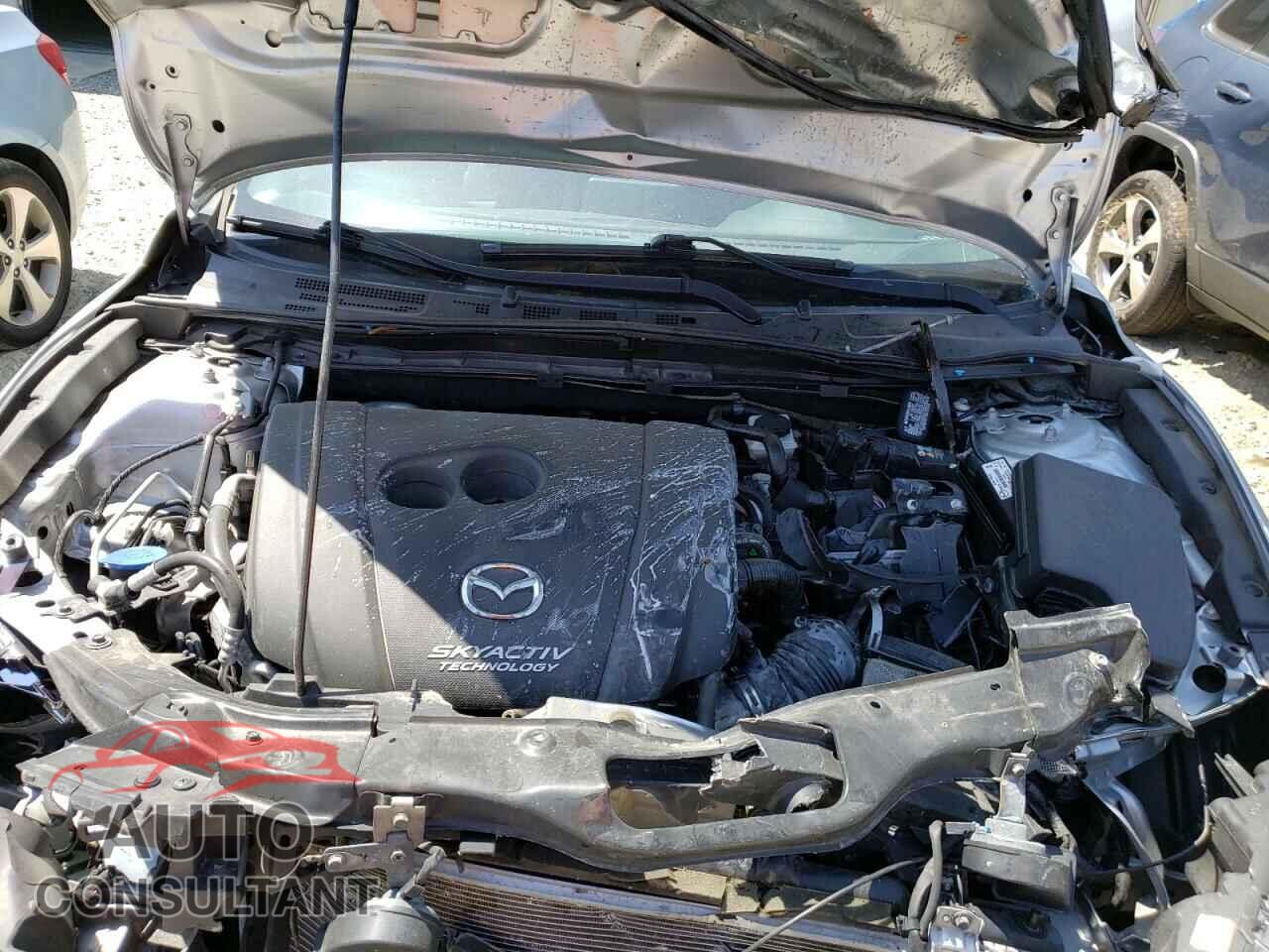 MAZDA 3 2018 - 3MZBN1V32JM213935
