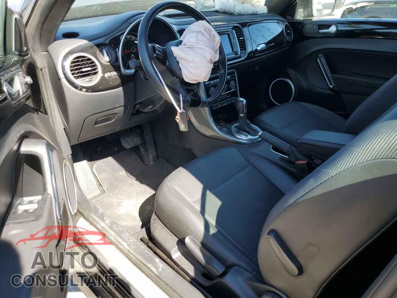 VOLKSWAGEN BEETLE 2017 - 3VW517AT5HM800982