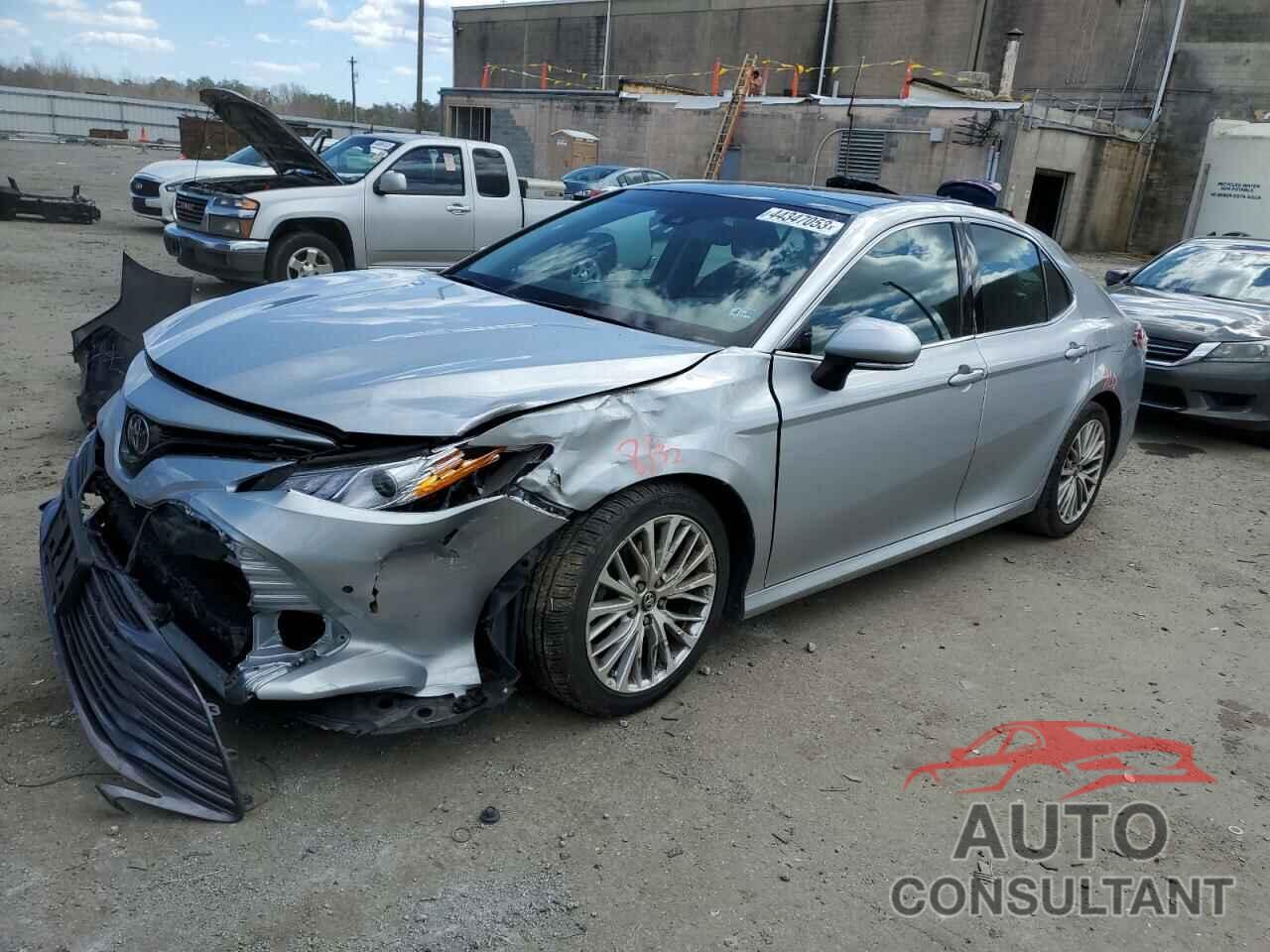 TOYOTA CAMRY 2018 - 4T1B11HK3JU039480
