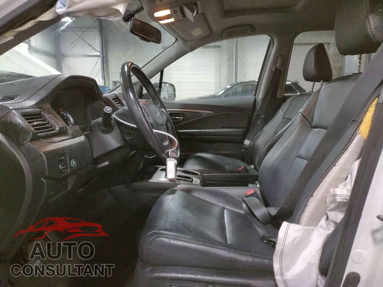 HONDA PILOT 2017 - 5FNYF5H73HB013872