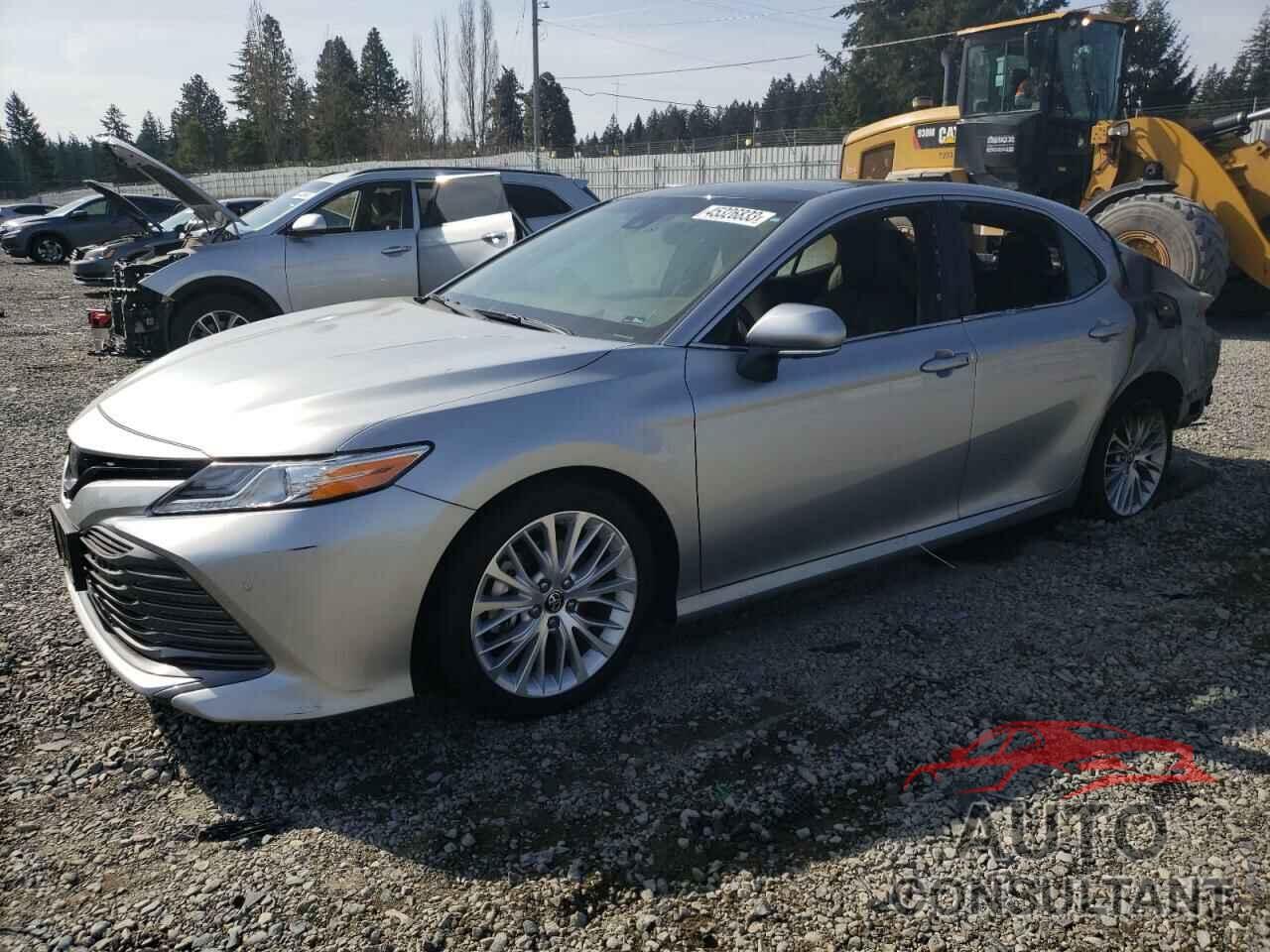 TOYOTA CAMRY 2018 - 4T1B11HK9JU021145
