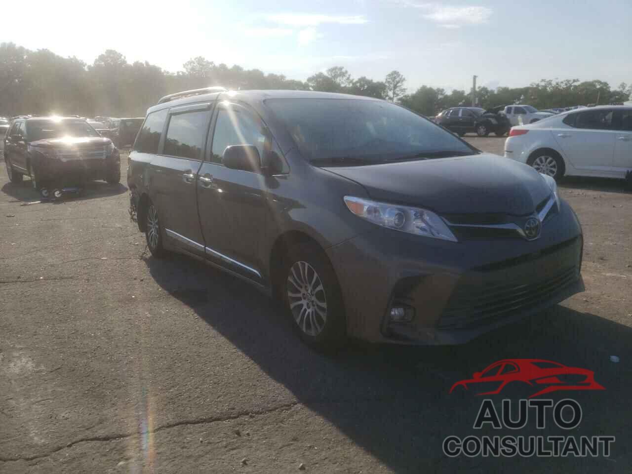 TOYOTA SIENNA 2018 - 5TDYZ3DC4JS949631