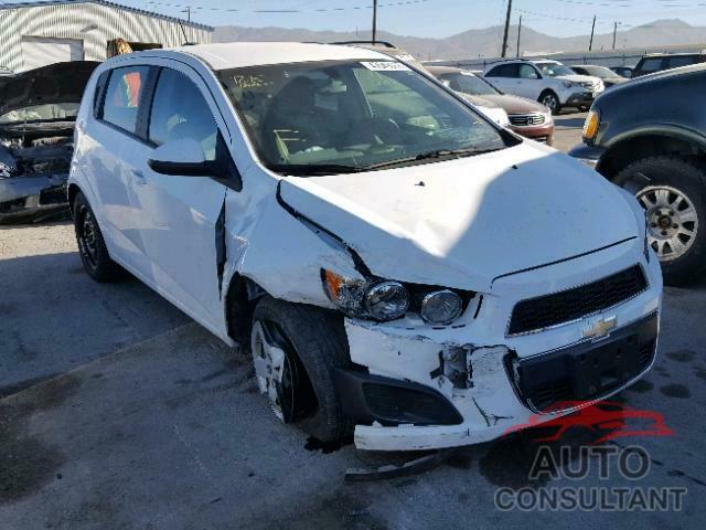 CHEVROLET SONIC 2015 - 1G1JA6SH2F4196895