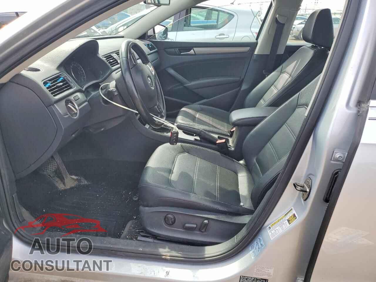 VOLKSWAGEN PASSAT 2014 - 1VWBH7A35EC003692